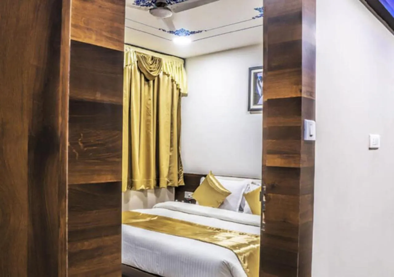 ***  Hotel Kingfisher Udaipur India